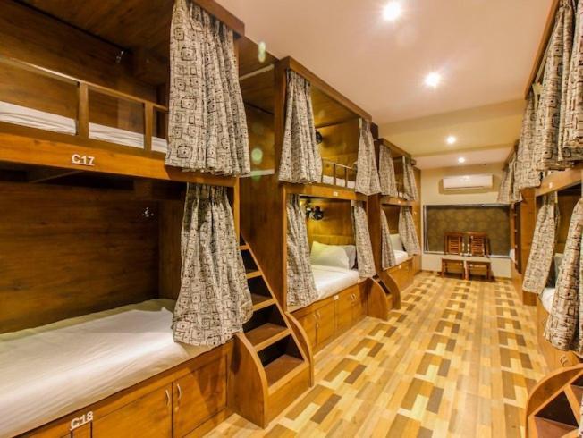 Хостел Hygeinic Airport Dormitory Near By Bom Мумбаи Экстерьер фото